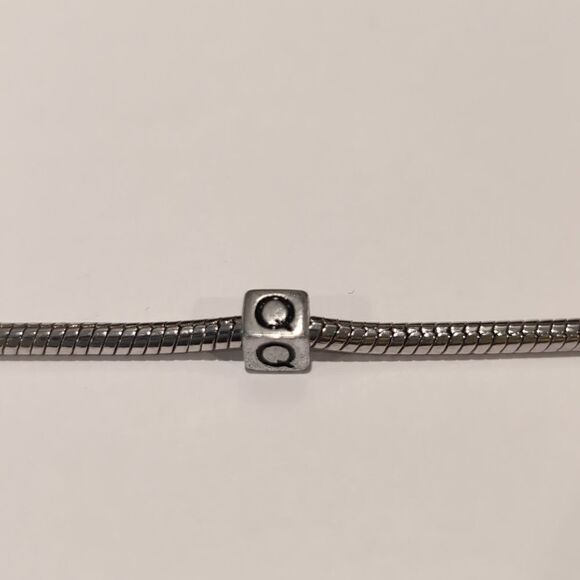 Silver Q Spacer‎ Charm for Pandora Style Bracelet - Picture 1 of 5